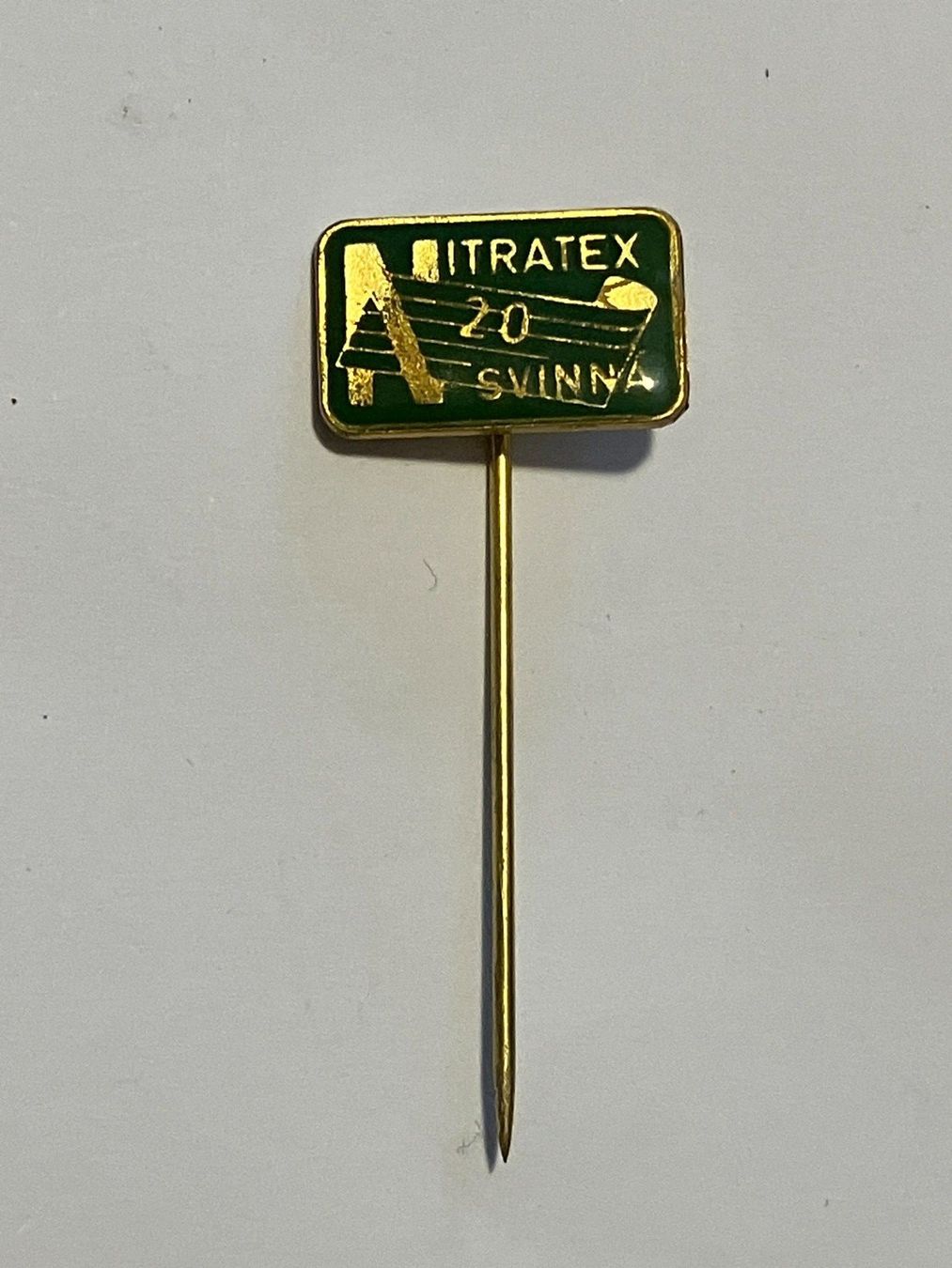 Placchette & Badge: 1 Anstecknadel Nitratex Svinna – Usato da Basel venduto da djwwpp