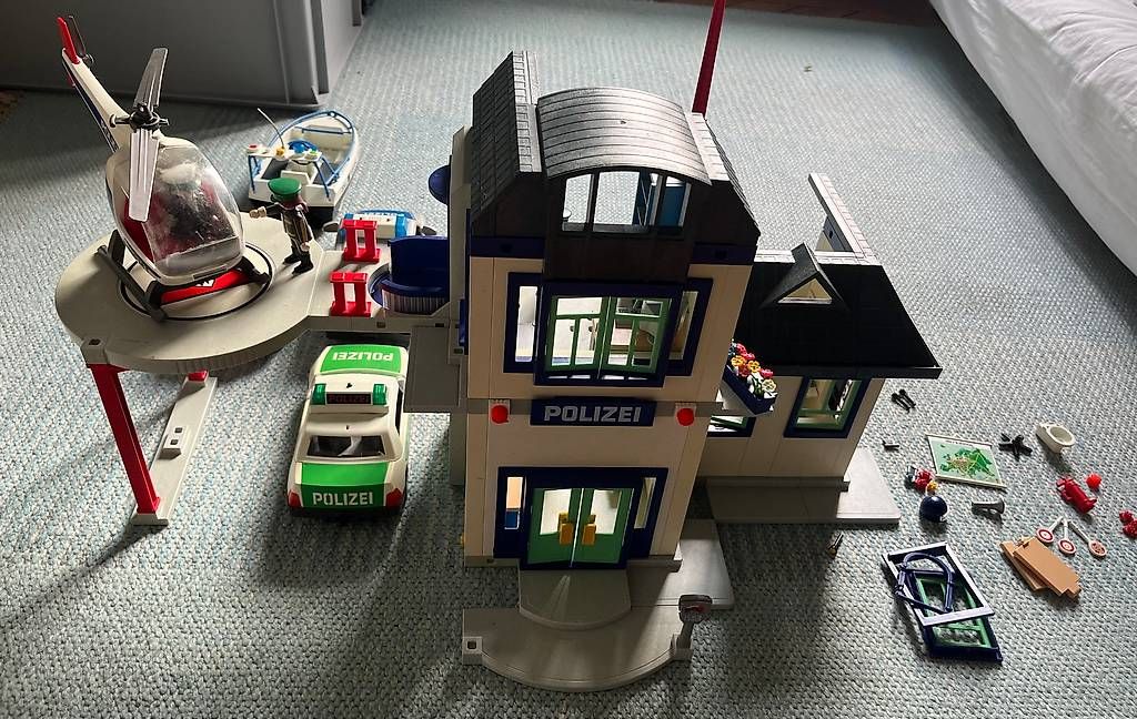 Spielzeuge: Playmobil Polizeistation  – Gebraucht aus Zürich von Donna_Lupa