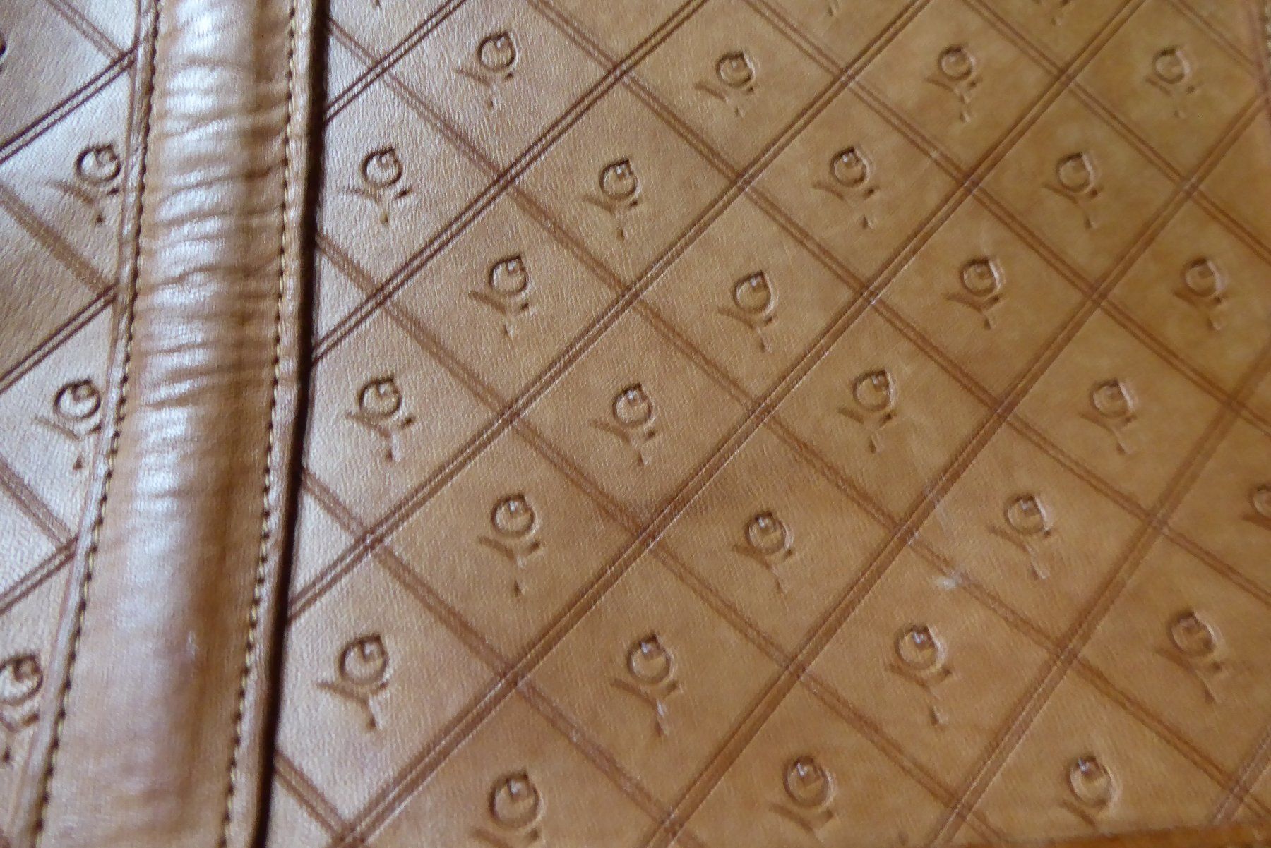 Taschen für Damen: Vintage Leder Handtasche – Gebraucht aus Sargans von Benziner 2