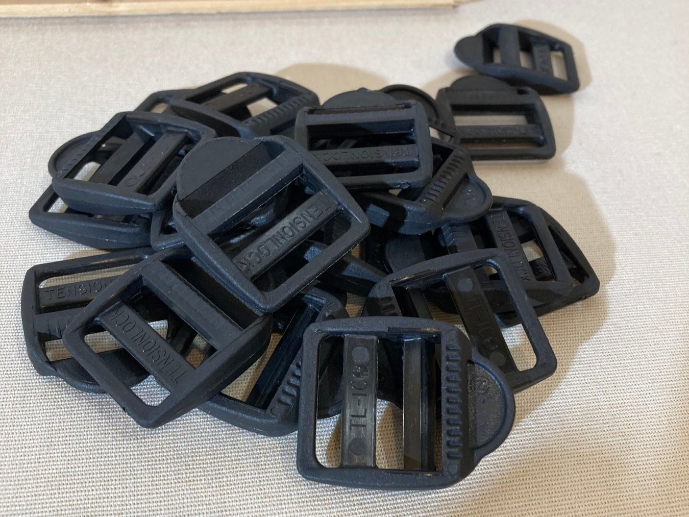 Gürtelschnallen: Tesionlock Schnallen 25 mm 40 Stück – Neu (gemäss Beschreibung) aus Steffisburg von pet_2d5t 4