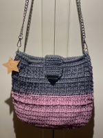 HANDTASCHE MIT SILBERKETTE,HANDGESTRICKT
