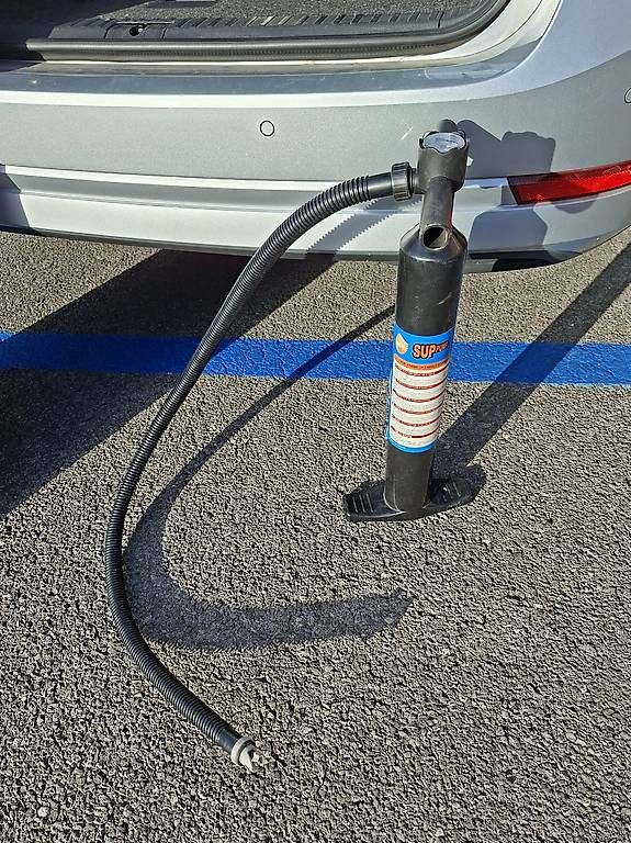 Pompe & Parti di ricambio: Pompe à main haute pression pour SUP  – Usato da Crans VD venduto da Yobia8 2