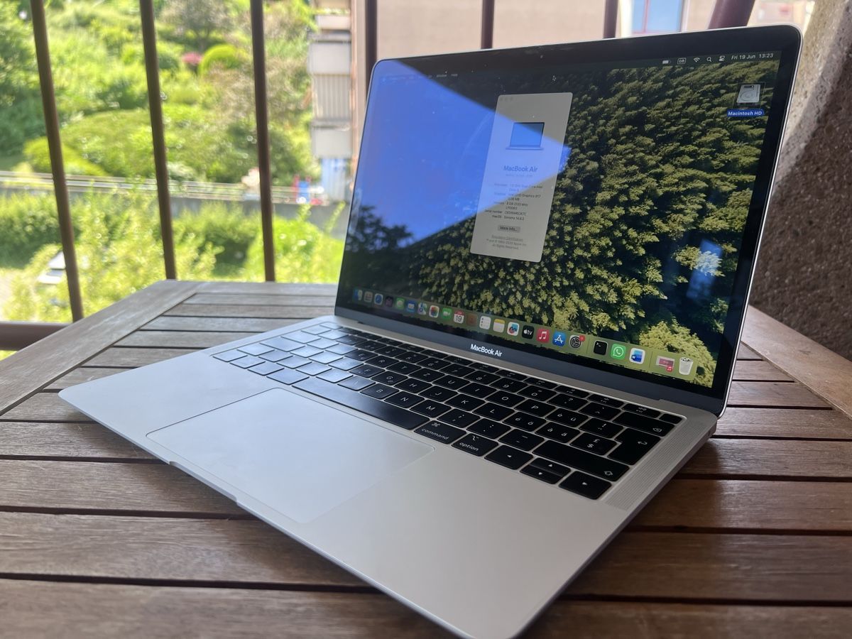 Apple Notebook: MacBook Air 13 8 GB RAM – Usato da Wädenswil venduto da dai_2bcv