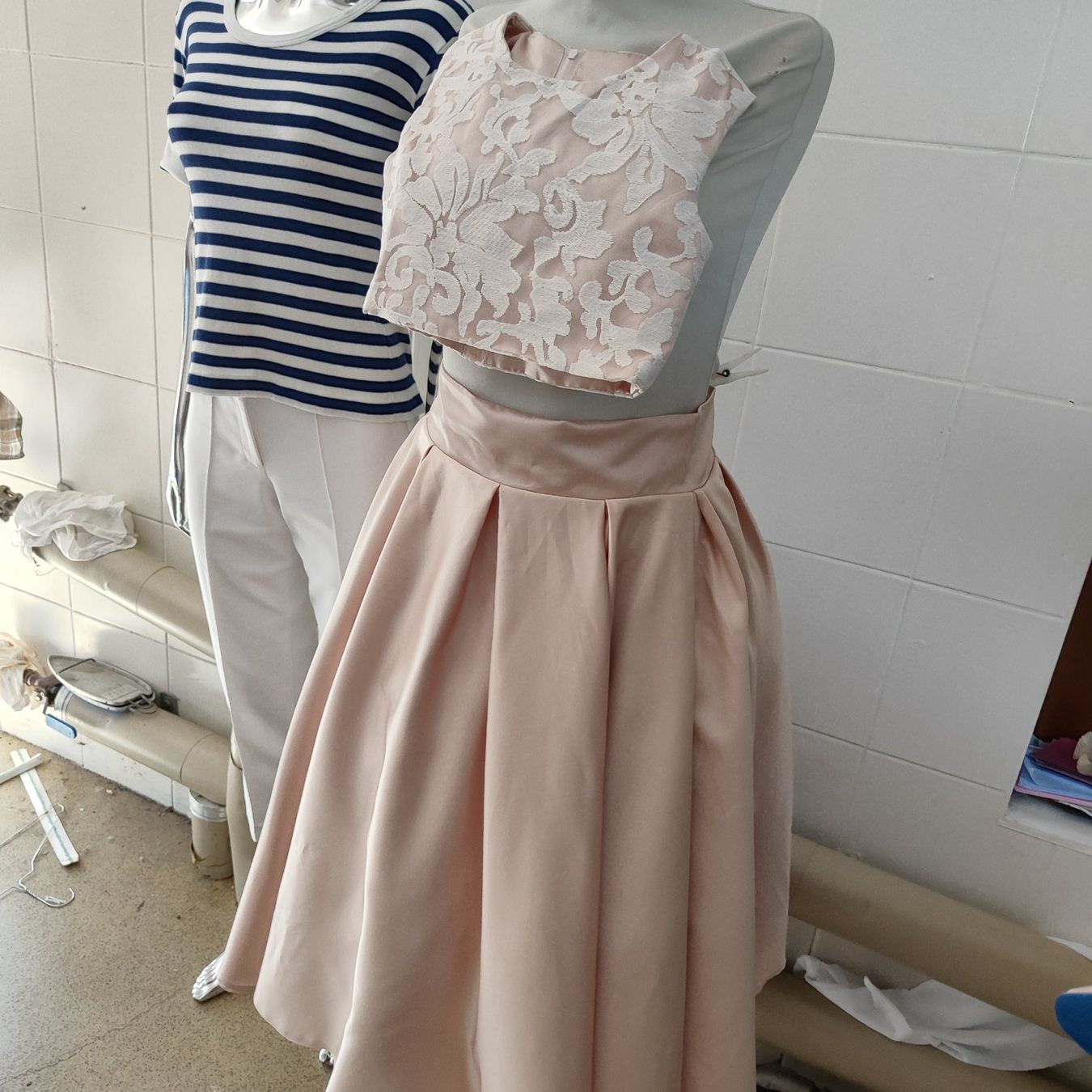 Vestiti & Gonne: Traumhafte Festkleid – Nuovo e nell'imballaggio originale da Langnau am Albis venduto da Judithsebi 2
