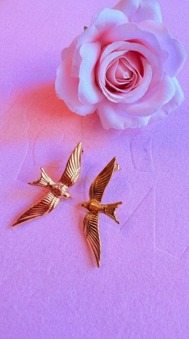 Orecchini pendenti & Orecchini a lobo: Boucles d'oreilles oiseau doré – Nuovo e nell'imballaggio originale da St-Maurice venduto da Sandrinette123
