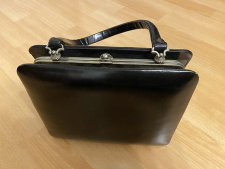 Schwarze Vintage Handtasche, Lackleder