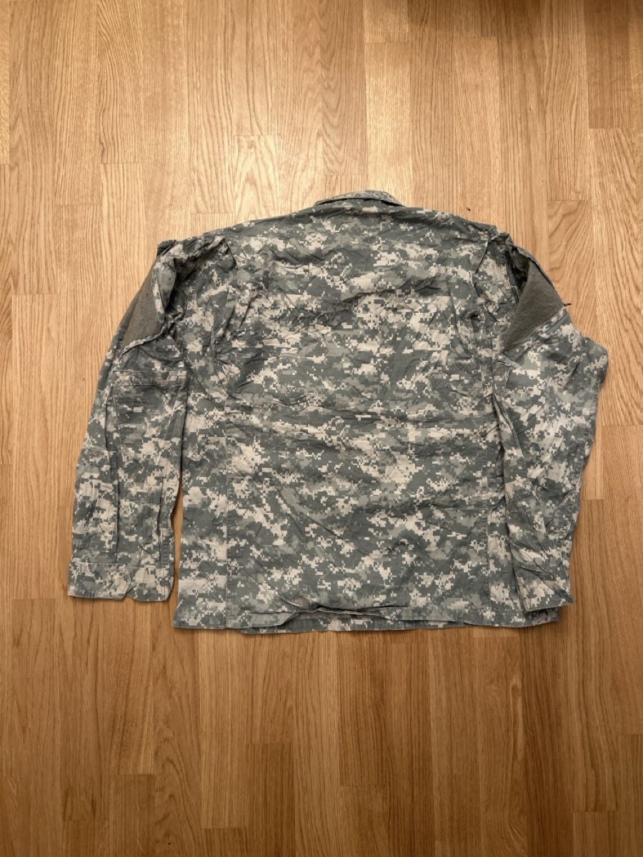 US Army Uniformi: US Army Feldbluse Camouflage Grösse M, Jackson – Usato da Luzern venduto da ThrowbackVintage 1