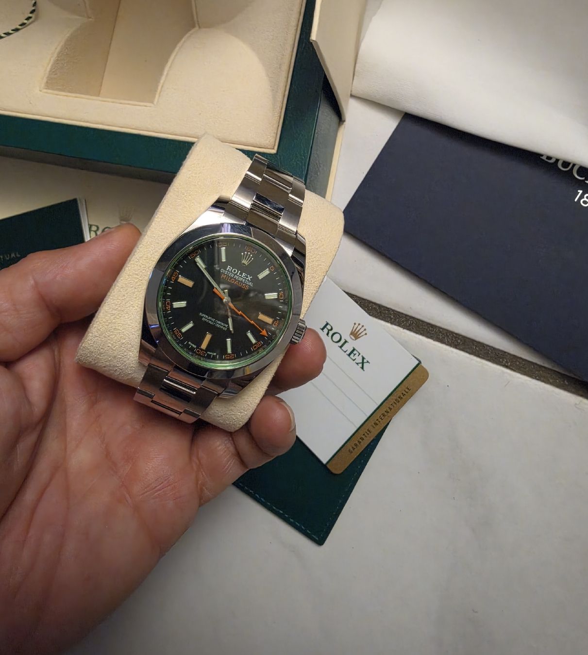Rolex Montres: Neue ungetragene Rolex Milgauss.Full-set – Neuf avec emballage d'origine à Fislisbach par Eye-Arts 6