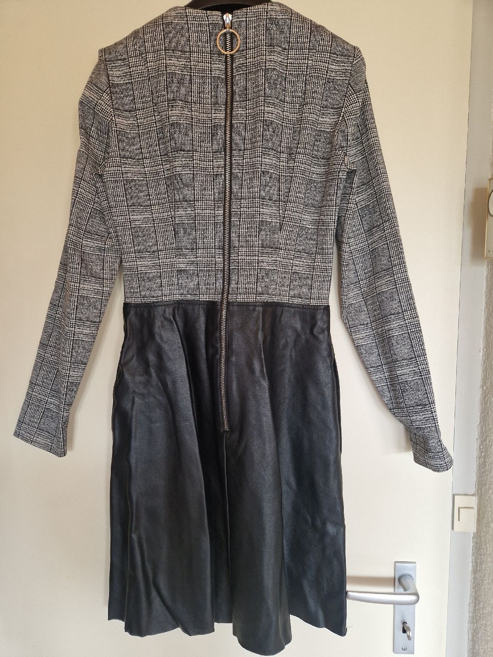 Hugo Boss Vestiti: Robe HUGO Boss Taille 34 – Usato da Pully venduto da Patriciaeve 2