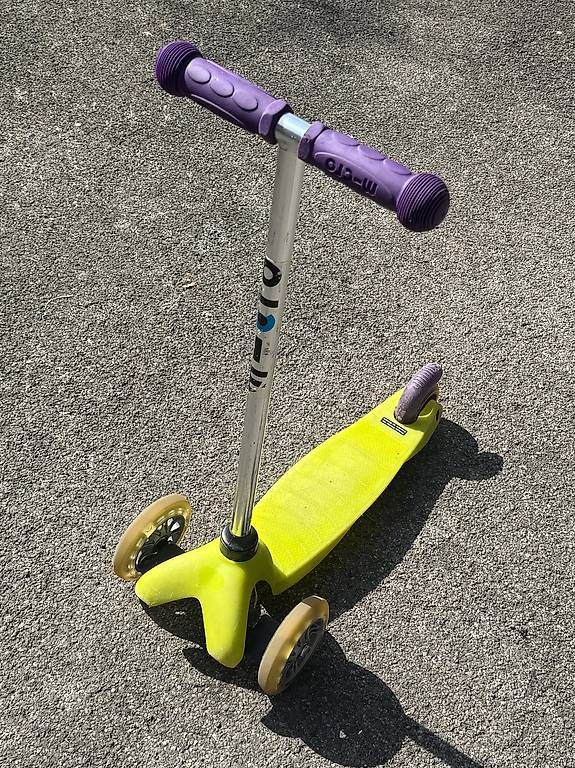 Micro Kickboard: Mini-Micro Trottinette mit LED Räder – Usato da Bäch SZ venduto da MonaBe