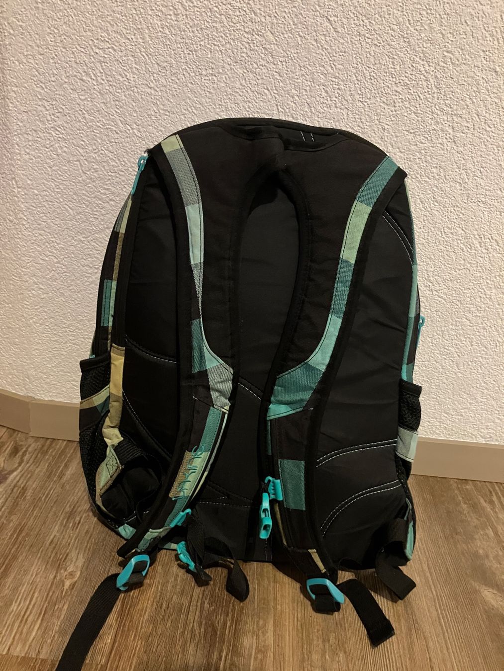 Dakine Zaini: Dakine Schul-/Sportrucksack – Usato da Ernetschwil venduto da Airboom 1
