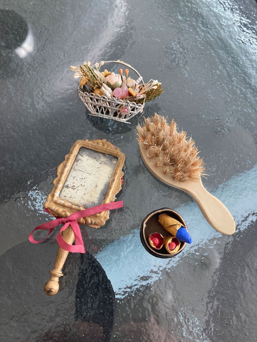 Case e mobili per bambole: Miniatur Blumen-Körbchen viktorianisch, mit Murano Vögelchen – Usato da Zürich venduto da kostbares 6