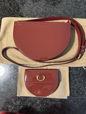 Sac bandoulière Burberry, cuir verni rouge, bon état
