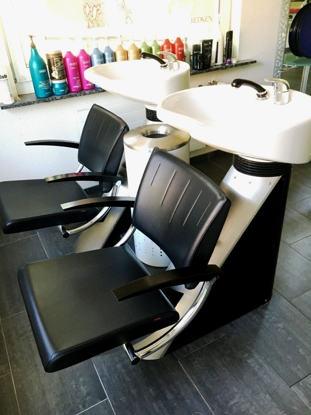 Spiegel: Coiffeur-Salon, 2 Arbeits- 1 Waschplatz – Gebraucht aus Gretzenbach von Wildborneo 3