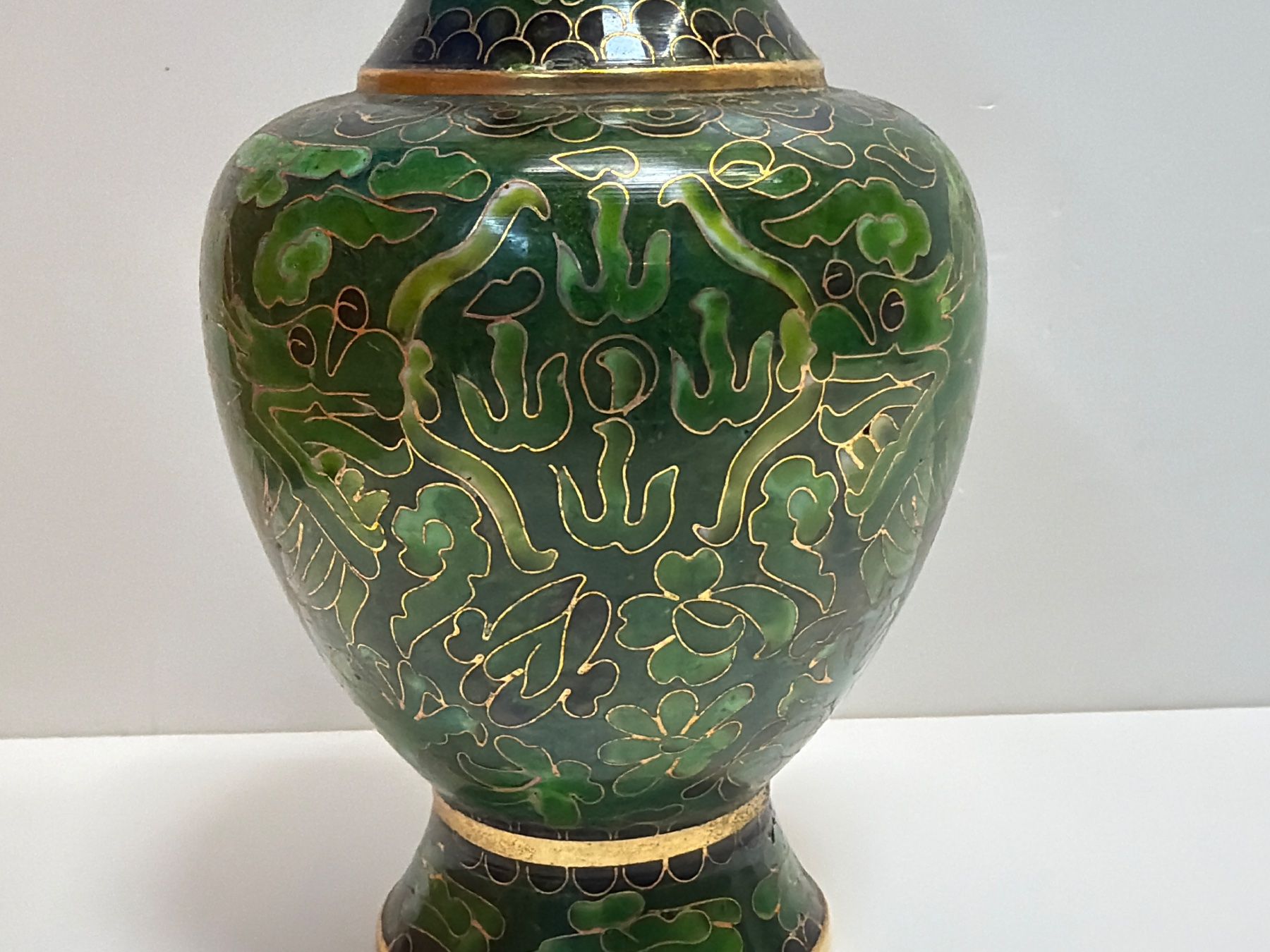 Vasen & Gefässe: VASE CLOISONNE ZWEI GRÜNE DRACHEN – Gebraucht aus Matzingen von exklusives 1