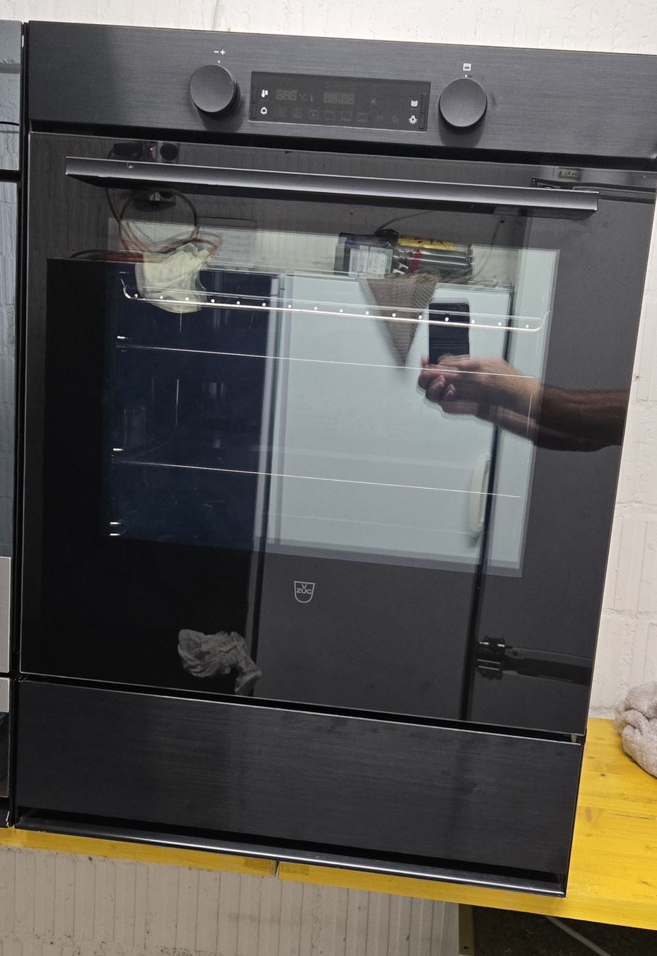 V-Zug Backöfen: V-Zug Combair V600 Einbaubackofen Nero 55cm – Gebraucht aus Rümlang von Idre