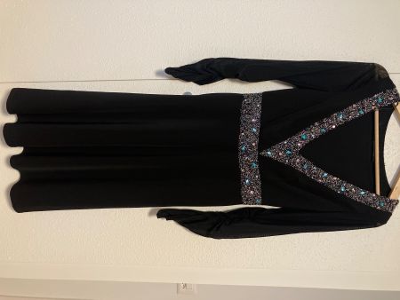 Elegantes, schwarzes Abendkleid mit Schmucksteinen, Gröss...