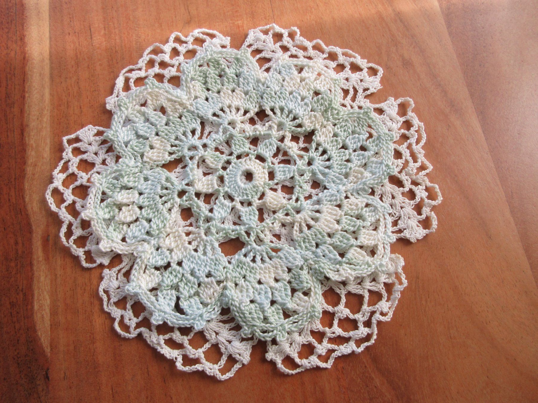 Sottobicchieri: 2 Hand made/Spitzendeckchen/gehäkelt Untersetzer/lacework! – Usato da Goldach venduto da mamakotzi 8