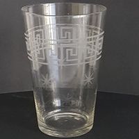 Antikes Glas  Gravurdekor Mäanderband um 1900
