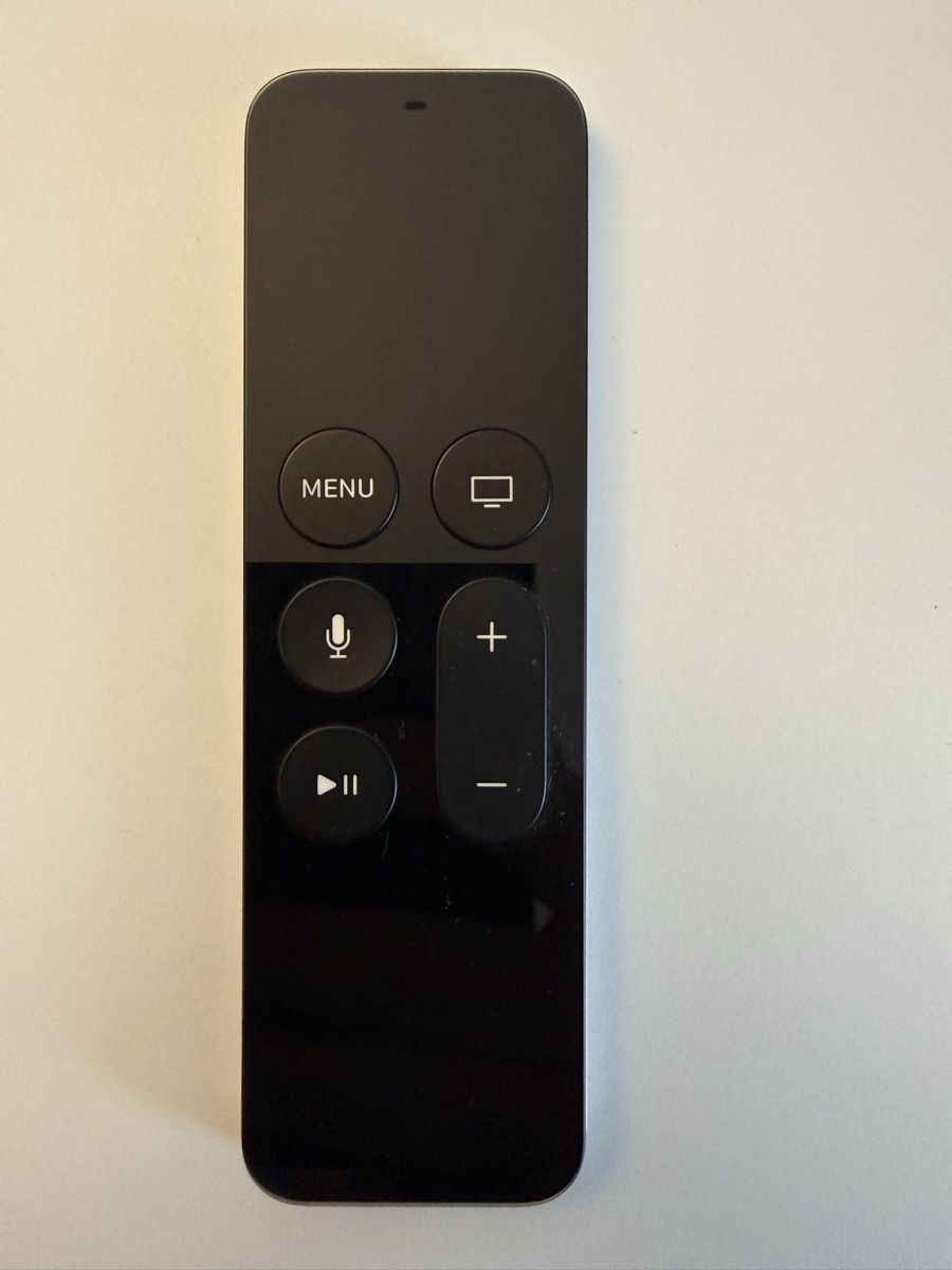 Apple Fernbedienungen: Télécommande Apple TV- Parfait état – Gebraucht aus Kloten von Mumiiin
