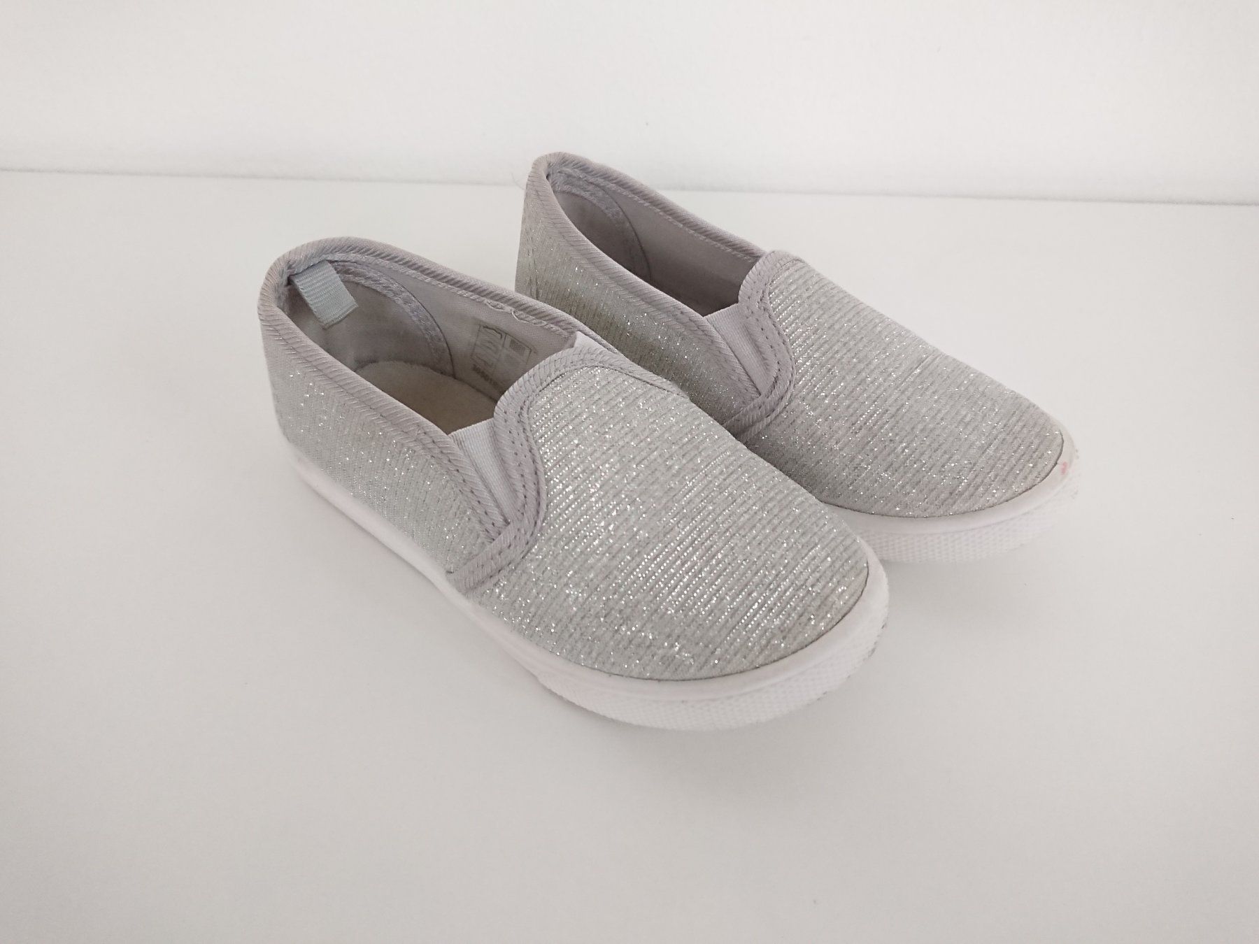 Scarpe per ragazze: Mädchen Schuhe Halbschuhe Gr. 25 Grau glitzernd – Usato da Hallau venduto da CHACLA