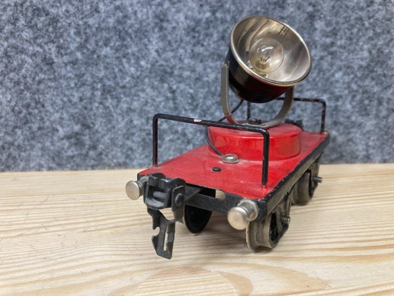 Märklin Trains électriques: Märklin Spur 0 Scheinwerferwagen mit drehbarem Scheinwerfer – D'occasion à Büsserach par ModellbahnDepot 1