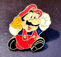 T739B - Pin Nintendo Super Mario mit Stern