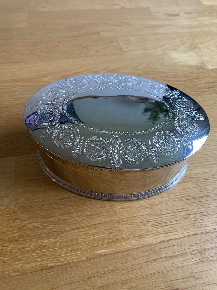 Truhen: Versilberte Schmuck Schatulle – Gebraucht aus Burgdorf von allesolivia
