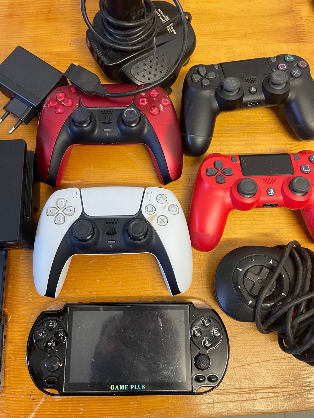 Nintendo Controller: Diverse Nintendo SwitchPS PSP Zubehör Unkontrolliert – Gebraucht aus Dällikon von buyandbehappy 4