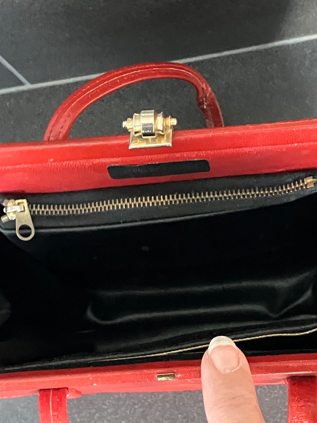 Borse da donna: Vintage Handtasche, rot, Leder, chic! – Usato da Baden venduto da sylivianne 3