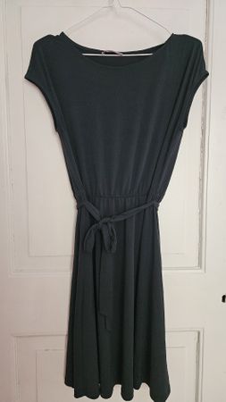 Damen Kleid ANNA FIELD dunkelgrün Grösse M guter Zustand