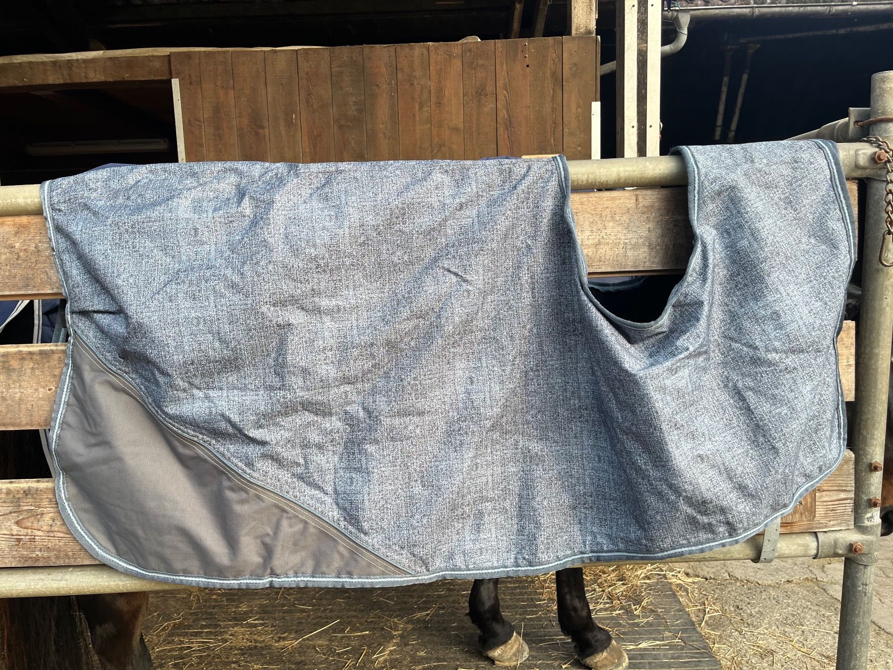 Coperte & Accessori: Regenausreitdecke – Usato da Hütten venduto da leo_nsw9