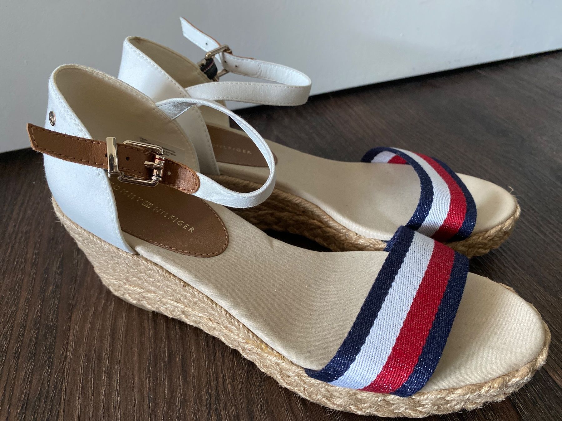 Tommy Hilfiger Scarpe da donna: Tommy Hilfiger Keilabsatz Schuhe Gr. 39 – Usato da Gränichen venduto da cat_lady