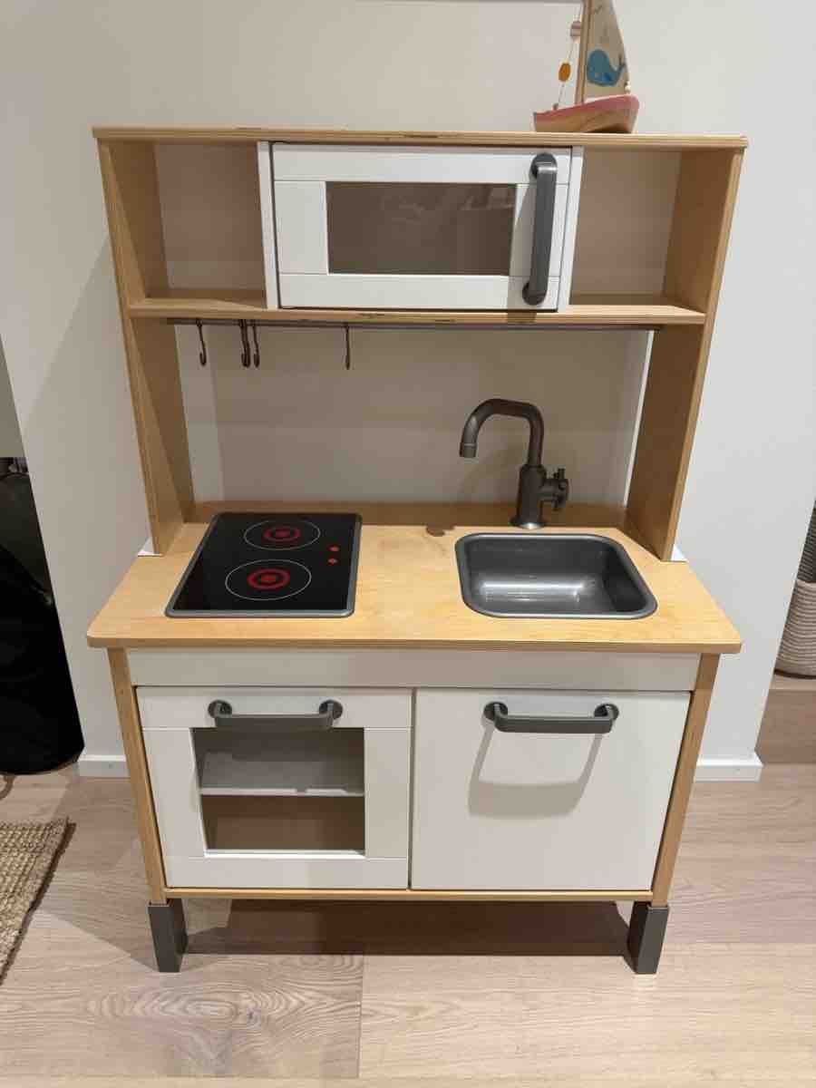 Ikea Spielzeuge: Ikea Spielküche aus Holz – Gebraucht aus Mönchaltorf von zoe.lua