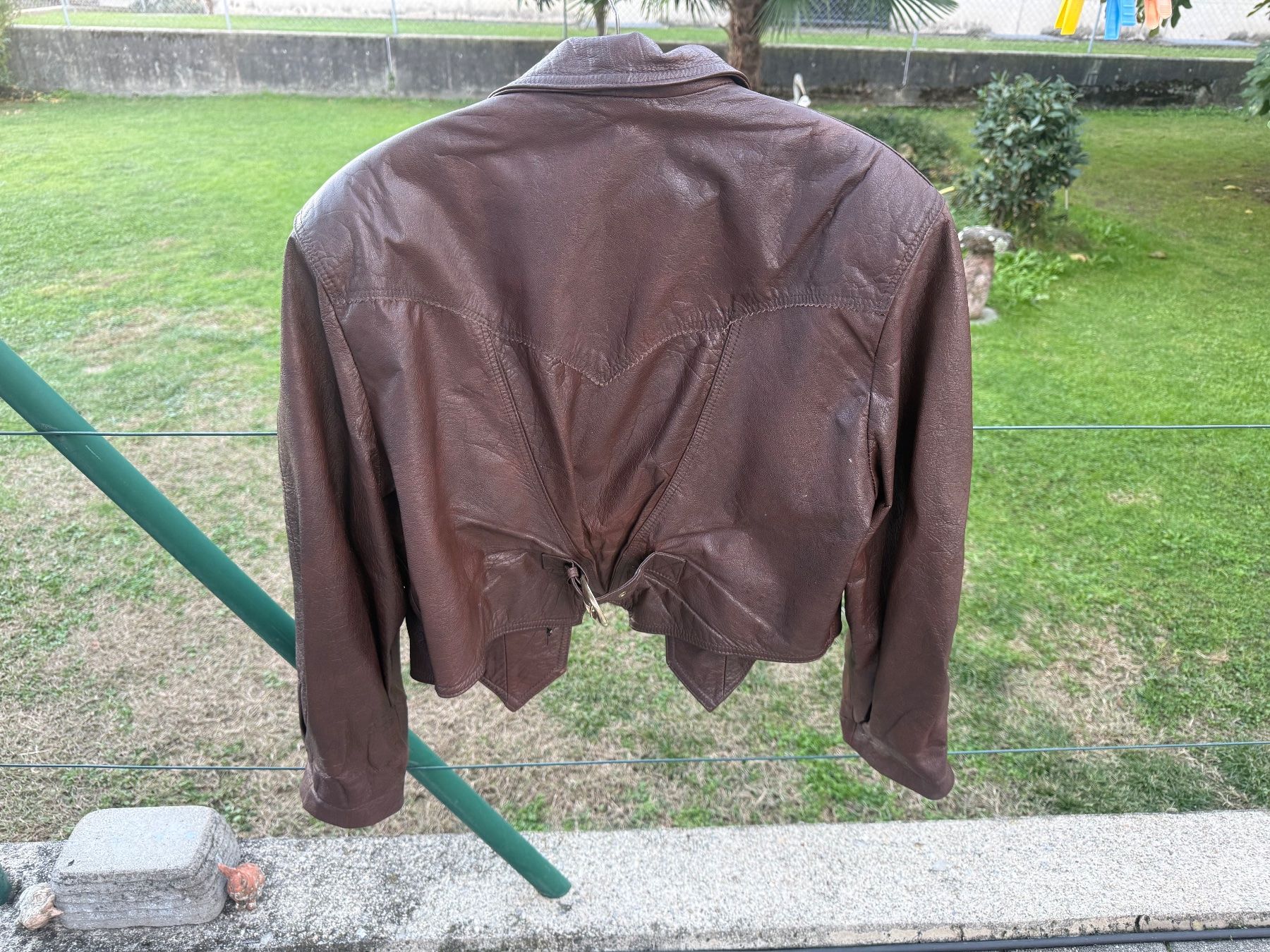 Vera Pelle Giacche: Giacca corta in pelle marrone da donna – Usato da Monte Carasso venduto da Ely67 1