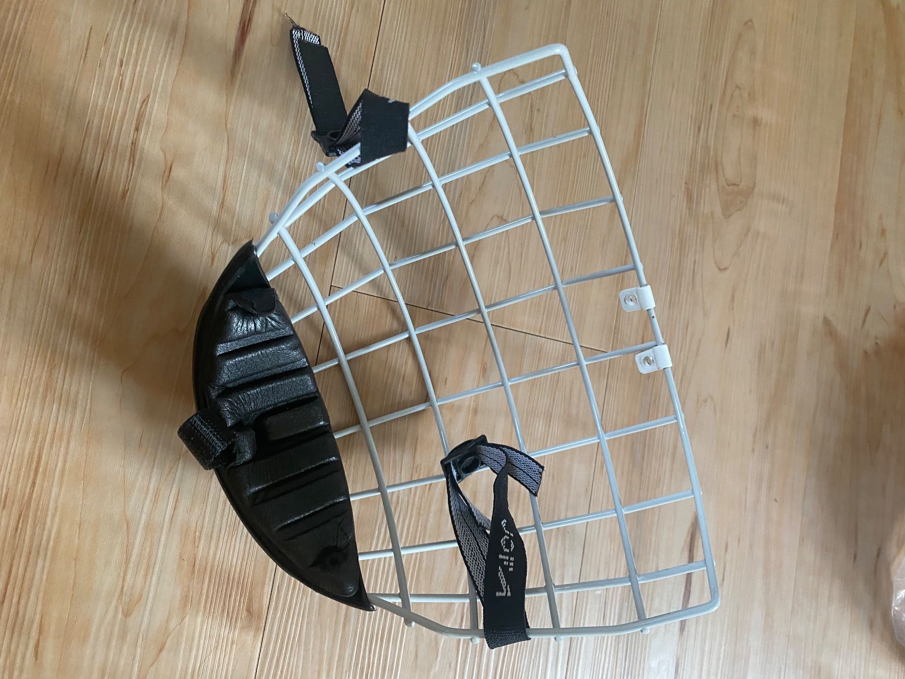 Caschi: Jofa eishockey helm gitter 381 senior top material – Usato da Appenzell venduto da classiccyclingkits 1