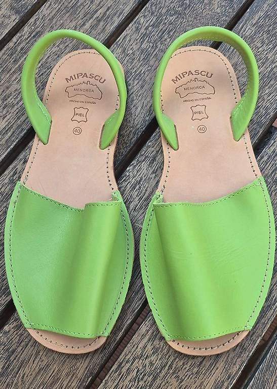 Chaussures femmes: *NEU* Spanische Sandalen Gr. 40 – Neuf avec emballage d'origine à Leuggern par silbergirl 1
