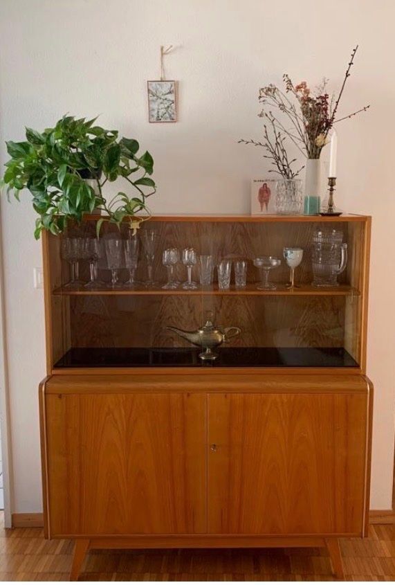 Cassettiere: Vintage Mid-Century Highboard / Kommode / Vitrine – Usato da Zürich venduto da ama_2gwz