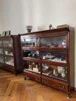 Zwei Globe Wernicke Bücherregale