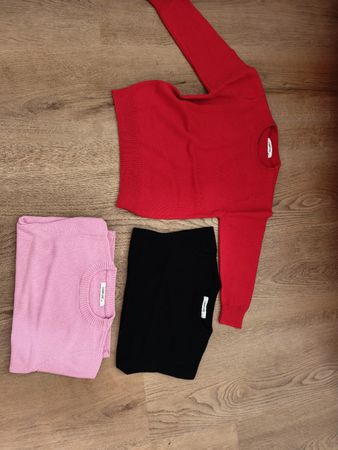 junge Pullover Set 3 Stück rot rosa schwarz Grösse 4 Jahre 