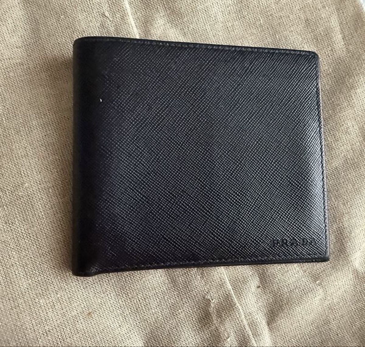 Prada Portafogli: Porte cartes Prada – Nuovo e nell'imballaggio originale da Le Mont-sur-Lausanne venduto da CT70