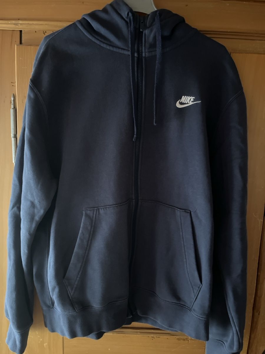 Nike Maglioni & Felpe: Nike Hoodie mit Reisverschluss – Usato da Arlesheim venduto da lib_9plq