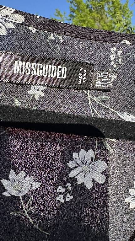 Vestiti: Schwarzes Blumenkleid Missguided Gr. 40 – Usato da Reinach BL venduto da Enodel 1