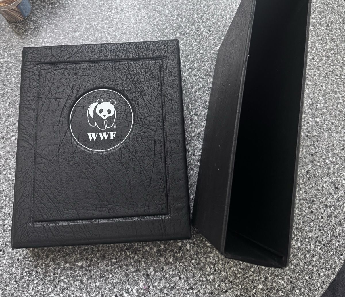 WWF Album: WWF Briefmarkenalben – Usato da Mönchaltorf venduto da gol_pg75 1