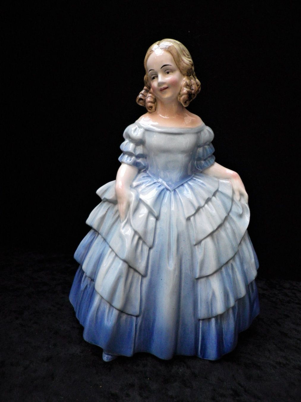 Figuren: Porzellan-Figur junge Lady – Gebraucht aus Reinach BL von Annodomini