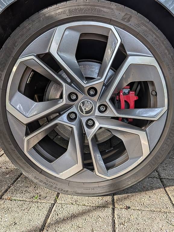Skoda Pneumatici & Ruote complete: Roues complètes de Skoda Octavia RS – Usato da Neuchâtel venduto da DD_