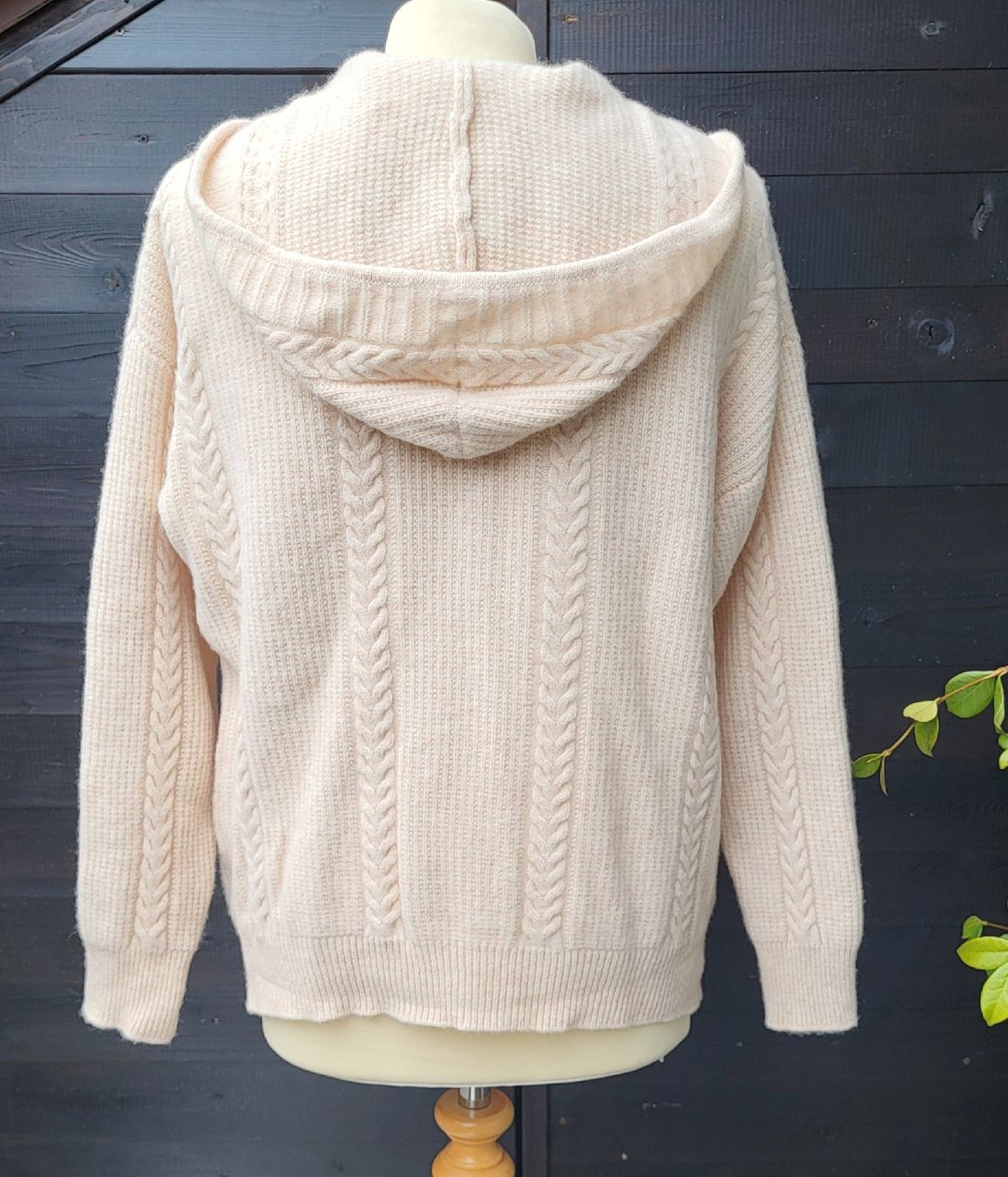 Pulls & Sweat-shirts: Cardigan chaud – Neuf avec emballage d'origine à Fribourg par VictoriaShop7 1