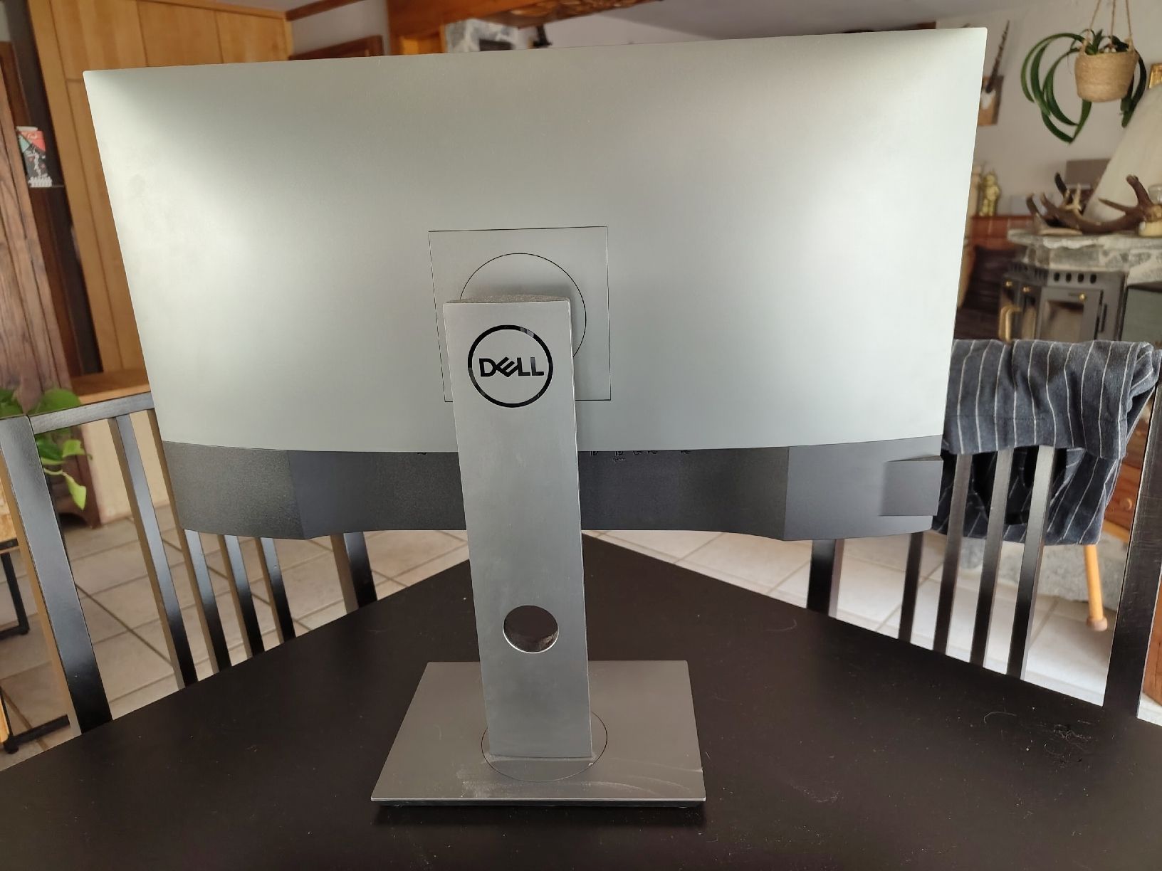 Dell Monitor: Dell UltraSharp U2720Q – Usato da Haute-Nendaz venduto da vin_fm7p 2