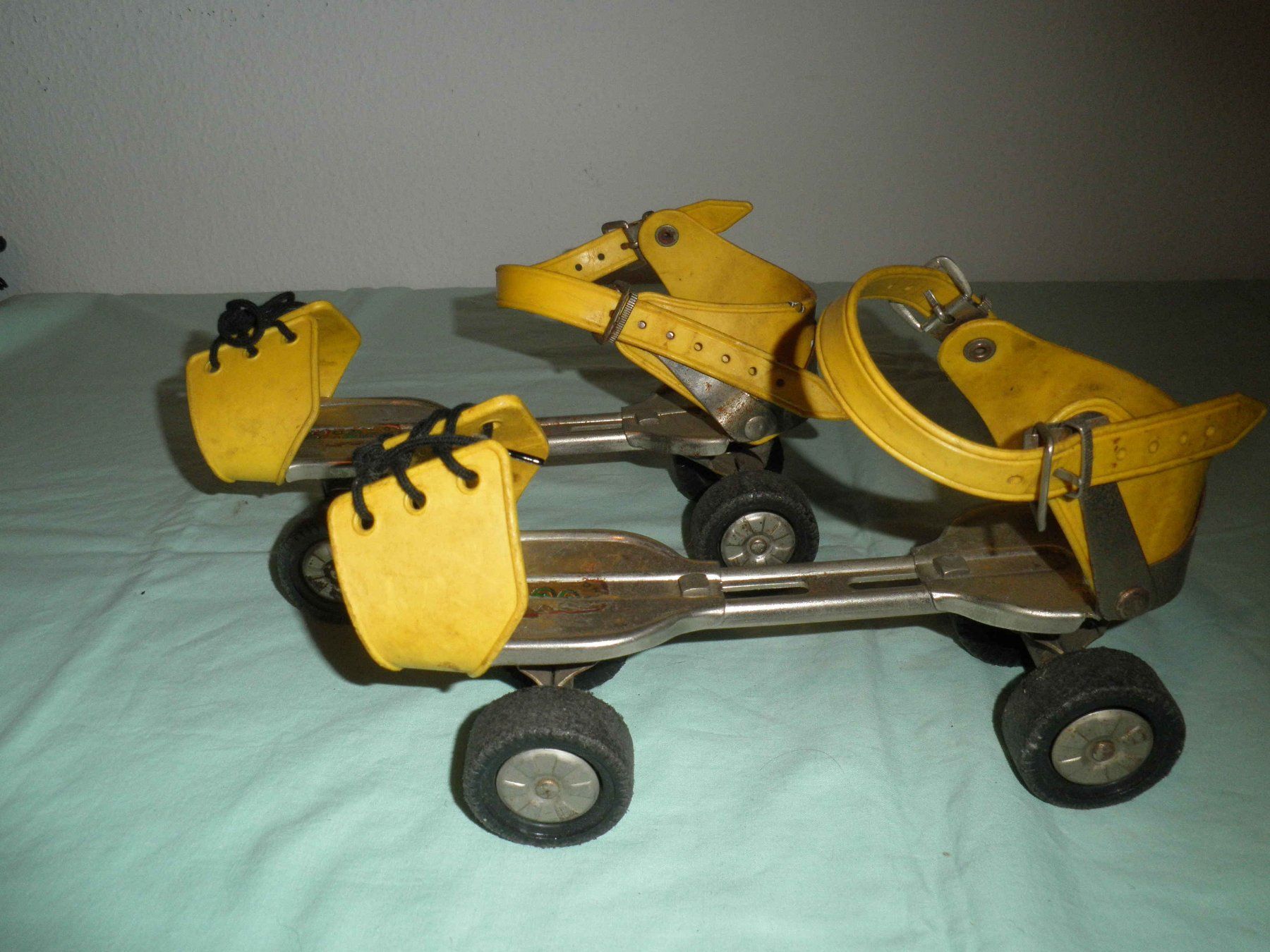 Pattini in linea & Pattini a rotelle: Antike Kinder-Rollschuhe verstellbar. – Usato da Cadenazzo venduto da Mikeshop 2