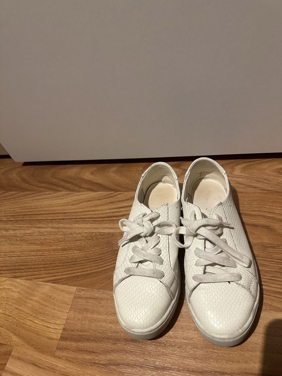 Zara Scarpe da donna: Weisse Zara Sneaker Gr. 37  Schlangenmuster – Usato da Triengen venduto da nes_l8cj 1